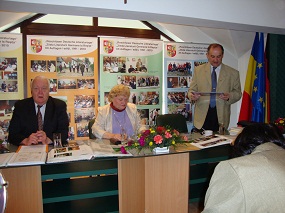 Dr. Hans Dama (Dunaj), dr. Annemarie Podlipny-Hehn (Temišvar), Erwin Tigla, gostitelj